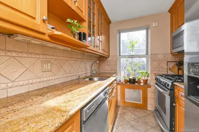 67-12 Yellowstone Boulevard #E8, Forest Hills, NY 11375 - Photo 9