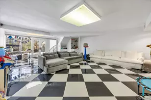 30 Wildwood Dr, Great Neck, NY 11024 - Photo 21