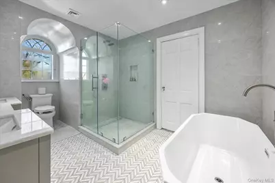 30 Wildwood Drive, Great Neck, NY 11024 - Photo 15