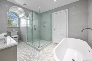 30 Wildwood Dr, Great Neck, NY 11024 - Photo 15