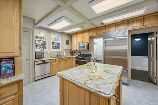 30 Wildwood Dr, Great Neck, NY 11024 - Photo 11