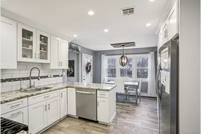 44 Minuteman Circle, Orangeburg, NY 10962 - Photo 17