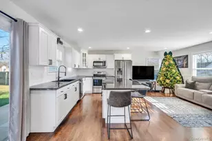 145A Hampton Ave, Mastic, NY 11950 - Photo 9