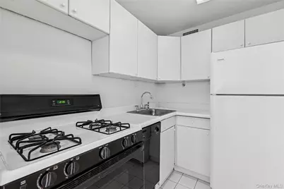 110-11 Queens Boulevard #8D, Forest Hills, NY 11375 - Photo 7