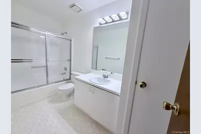 42 Greenmeadow Drive, Babylon, NY 11702 - Photo 9