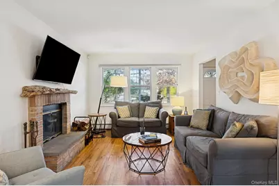 7 Huckleberry Lane, Hampton Bays, NY 11946 - Photo 3