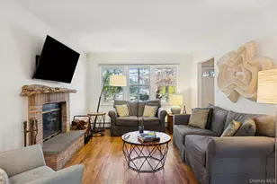 7 Huckleberry Ln, Hampton Bays, NY 11946 - Photo 3