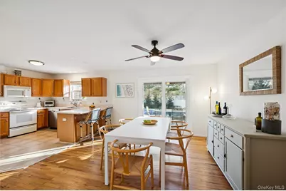 7 Huckleberry Lane, Hampton Bays, NY 11946 - Photo 5