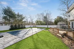 7 Huckleberry Ln, Hampton Bays, NY 11946 - Photo 17