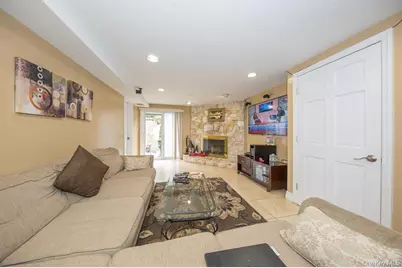 413 Clearmeadow Drive, East Meadow, NY 11554 - Photo 3