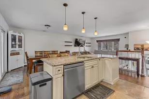 11 17th Ave, Ronkonkoma, NY 11779 - Photo 5