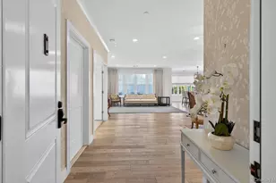 25102 Aspenwood Dr, Plainview, NY 11803 - Photo 3