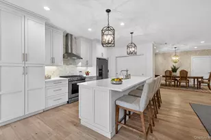 25102 Aspenwood Dr, Plainview, NY 11803 - Photo 9