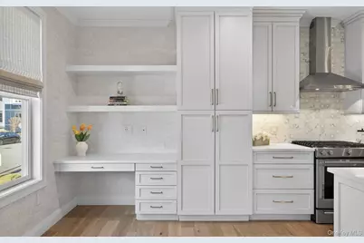 25102 Aspenwood Drive, Plainview, NY 11803 - Photo 13