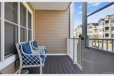 25102 Aspenwood Drive, Plainview, NY 11803 - Photo 19