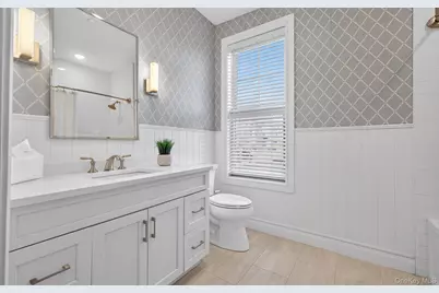 25102 Aspenwood Drive, Plainview, NY 11803 - Photo 13