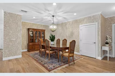 25102 Aspenwood Drive, Plainview, NY 11803 - Photo 5