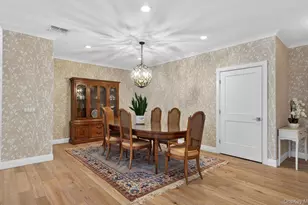 25102 Aspenwood Dr, Plainview, NY 11803 - Photo 5