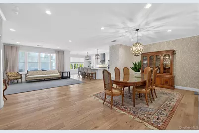 25102 Aspenwood Drive, Plainview, NY 11803 - Photo 5