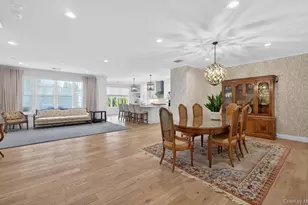 25102 Aspenwood Dr, Plainview, NY 11803 - Photo 5