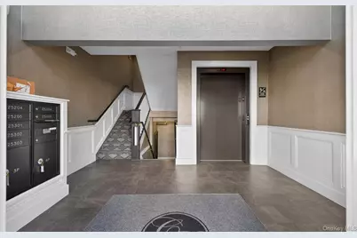 25102 Aspenwood Drive, Plainview, NY 11803 - Photo 21