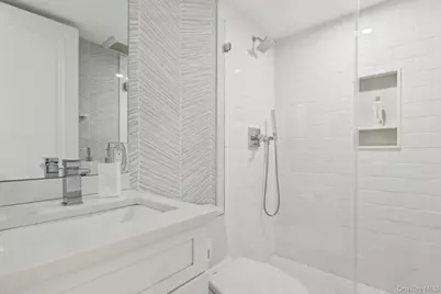 100 Hilton Avenue #901, Garden City, NY 11530 - Photo 19