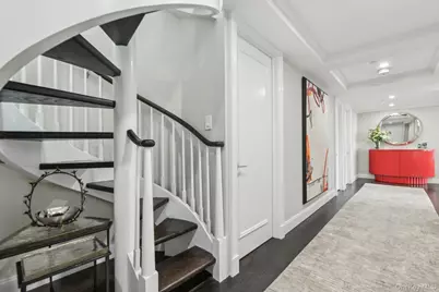 100 Hilton Avenue #901, Garden City, NY 11530 - Photo 1