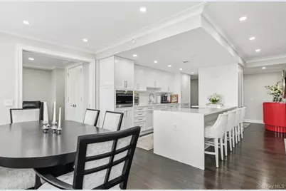 100 Hilton Avenue #901, Garden City, NY 11530 - Photo 17