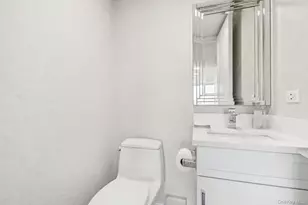 100 Hilton Ave, Garden City, NY 11530 - Photo 31