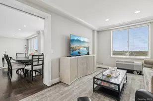 100 Hilton Ave, Garden City, NY 11530 - Photo 17