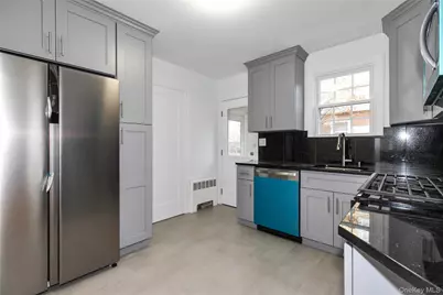 82-51 257th #1, Glen Oaks, NY 11004 - Photo 17