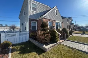 382 Pennsylvania Ave, Mineola, NY 11501 - Photo 3