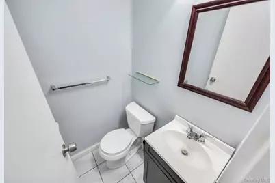 172 Skyline Drive, Coram, NY 11727 - Photo 17