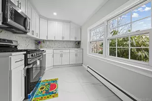 186 Westwood Dr, Brentwood, NY 11717 - Photo 13