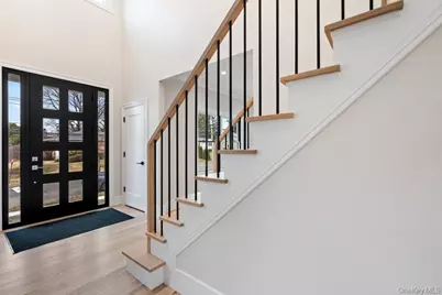 35 Main Parkway, Plainview, NY 11803 - Photo 7