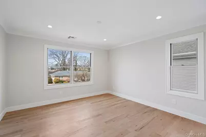 35 Main Parkway, Plainview, NY 11803 - Photo 27