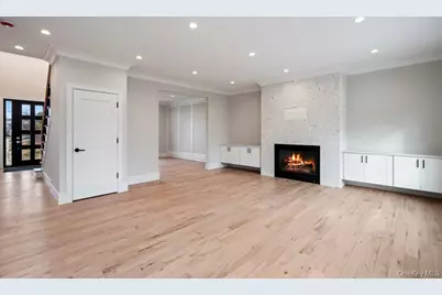 35 Main Parkway, Plainview, NY 11803 - Photo 11