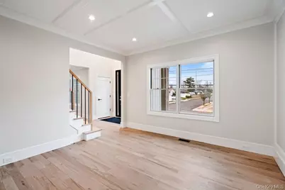 35 Main Parkway, Plainview, NY 11803 - Photo 13