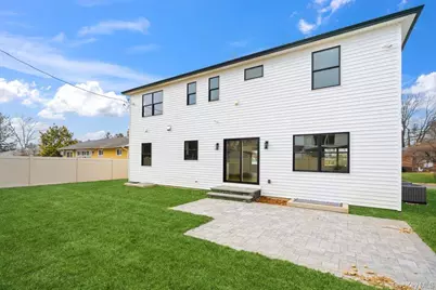 35 Main Parkway, Plainview, NY 11803 - Photo 41