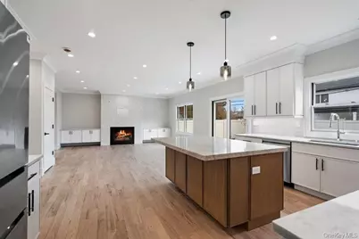 35 Main Parkway, Plainview, NY 11803 - Photo 23