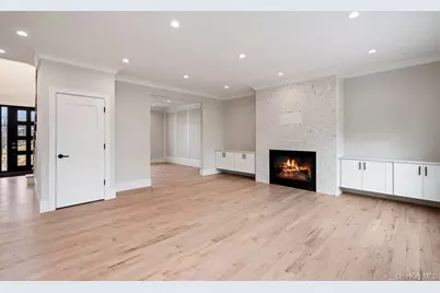 35 Main Parkway, Plainview, NY 11803 - Photo 17