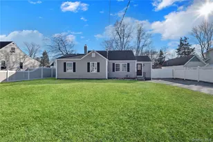 13 Dietz St, Central Islip, NY 11722 - Photo 3