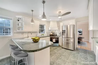 6 Elliott Place, Freeport, NY 11520 - Photo 5