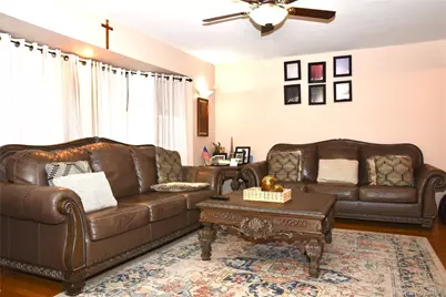 242 Munro Boulevard, Valley Stream, NY 11581 - Photo 3