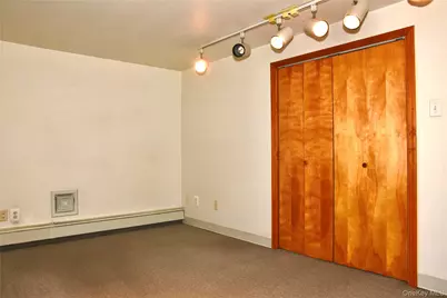 242 Munro Boulevard, Valley Stream, NY 11581 - Photo 17