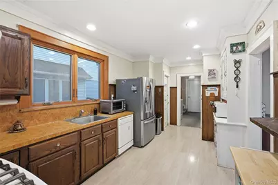 152 Rockaway Parkway, Valley Stream, NY 11580 - Photo 5