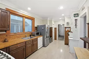 152 Rockaway Pkwy, Valley Stream, NY 11580 - Photo 5