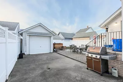 152 Rockaway Parkway, Valley Stream, NY 11580 - Photo 21