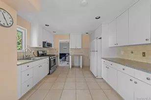 1 Lange Ct, Melville, NY 11747 - Photo 7