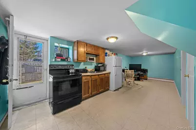 1 Lange Court, Melville, NY 11747 - Photo 17